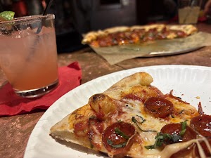 Photo of Low 'n Slow Featuring HAWT Pizza